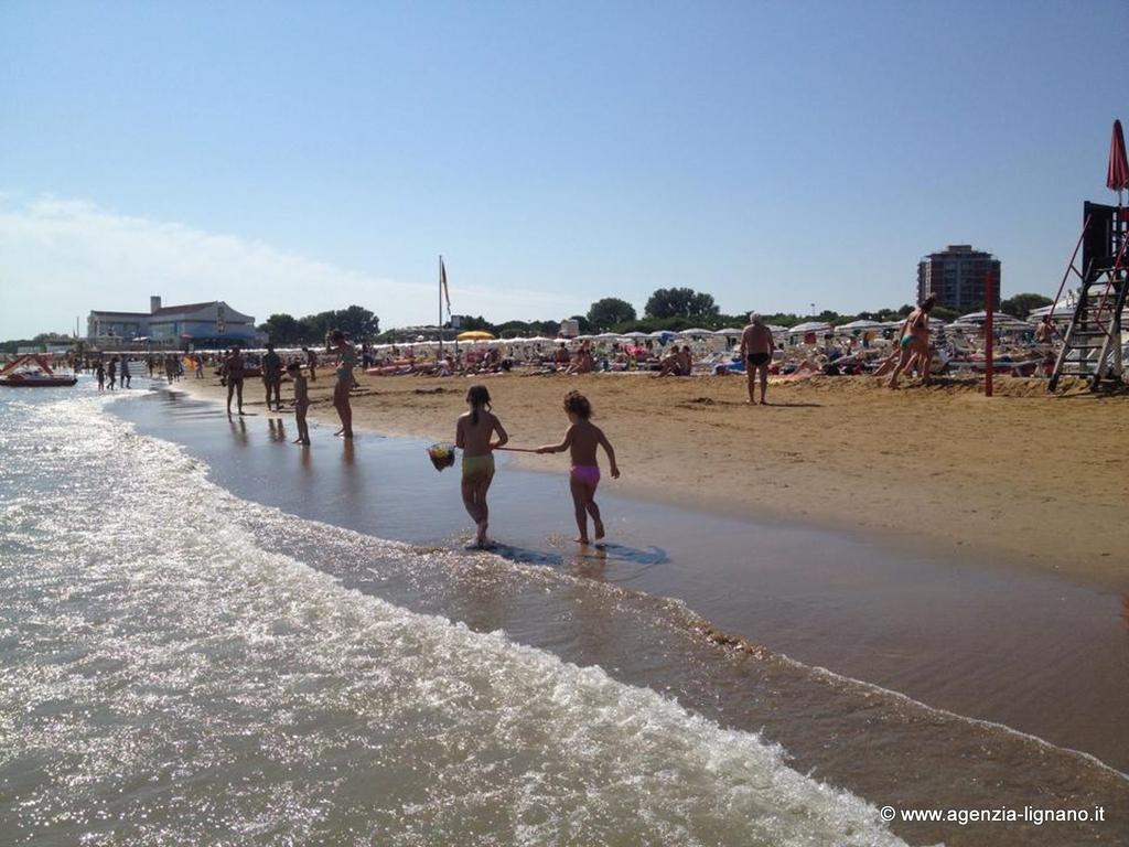 Villa A Lignano Riviera With Air Conditioning Lignano Sabbiadoro Bagian luar foto